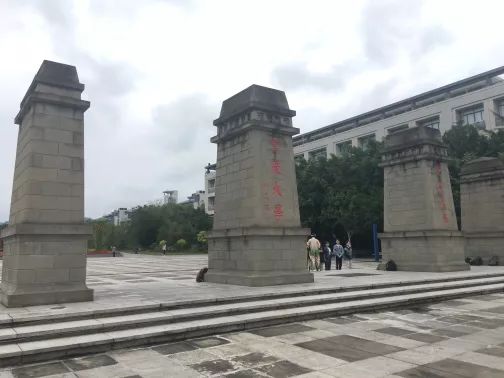 重庆大学建立了一个赝品博物馆,重庆大学赝品博物馆央视