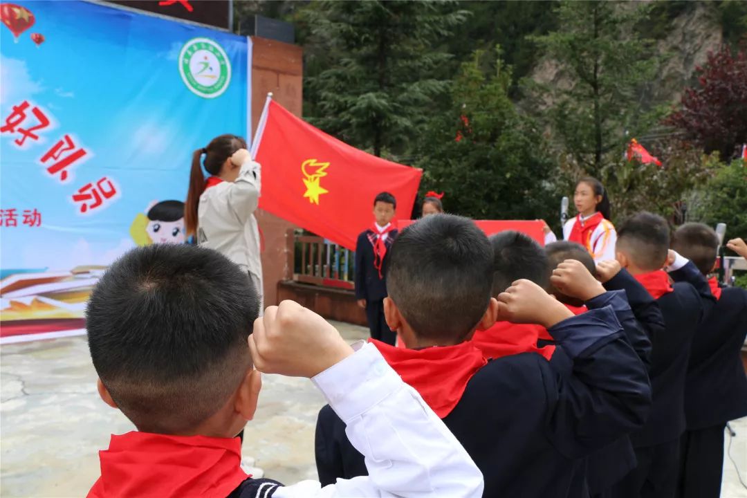 鏍￠棬鍙ｅ鐢熶細鎵撴嫑鍛兼暚闃熺ぜ,瀛︽牎灏戝厛闃熷憳琛岀ぜ