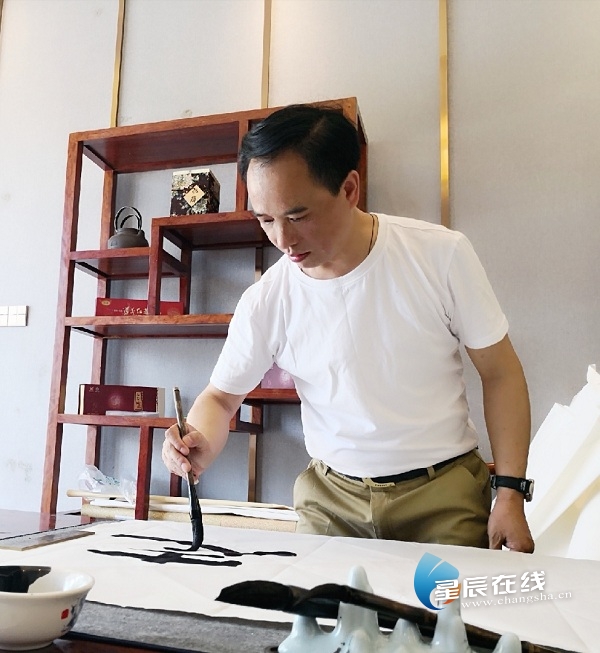 星辰文艺丨王超斌：走过四季，我独爱星城的秋……