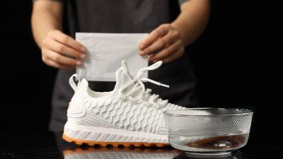 地表Zui强！暴雨蹦迪从不湿还巨暖和！比2个鸡蛋还轻，走8小时一点都不累