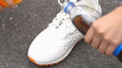 地表Zui强！暴雨蹦迪从不湿还巨暖和！比2个鸡蛋还轻，走8小时一点都不累