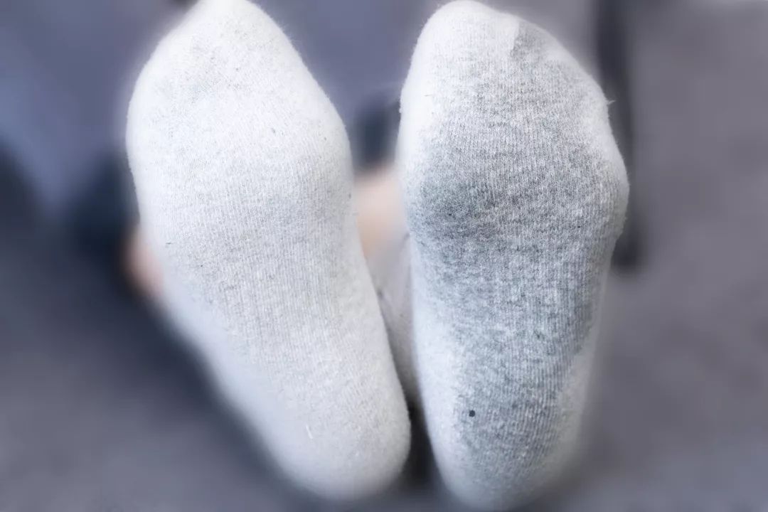 地表Zui强！暴雨蹦迪从不湿还巨暖和！比2个鸡蛋还轻，走8小时一点都不累