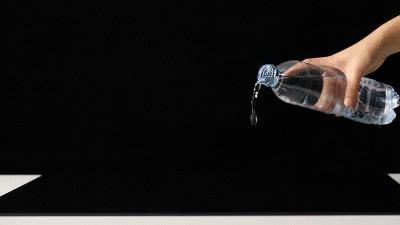 地表Zui强！暴雨蹦迪从不湿还巨暖和！比2个鸡蛋还轻，走8小时一点都不累