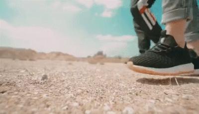 地表Zui强！暴雨蹦迪从不湿还巨暖和！比2个鸡蛋还轻，走8小时一点都不累