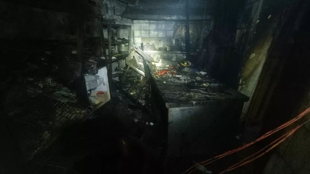 烧烤店起火扑救全过程,烧烤店着火怎么扑灭