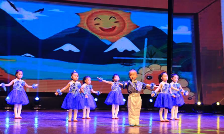 璺冲姩鍏ㄥ煄灏戝効鑸炶箞姣旇禌鐜板満,鑱婂煄骞挎挱浣撴搷澶ц禌