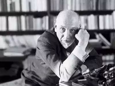 在一颗名为“皮兰德娄”的小行星上，他用想象的真实来对抗生活的荒诞不经|此刻夜读