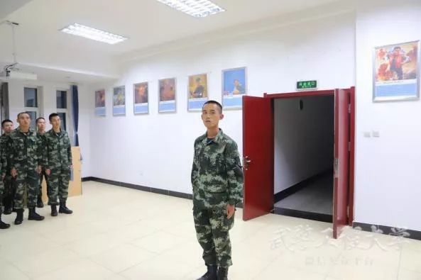 告别热气腾腾的军营,告别青春军旅