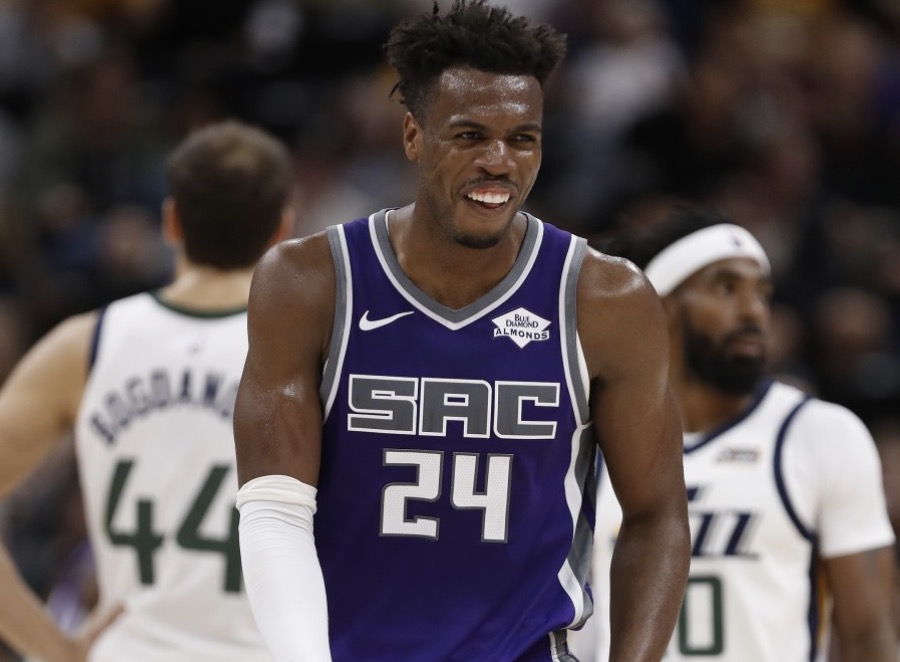 锡安右膝受伤视频,曝锡安缺席部分训练