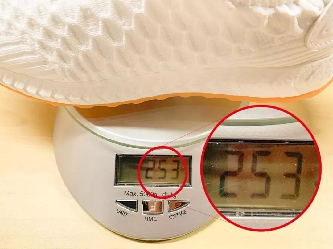 地表Zui强！暴雨蹦迪从不湿还巨暖和！比2个鸡蛋还轻，走8小时一点都不累