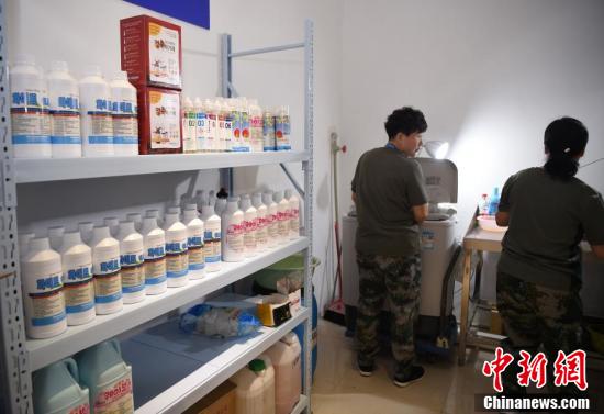 探访军运村洗涤服务保障组的军哥军嫂们