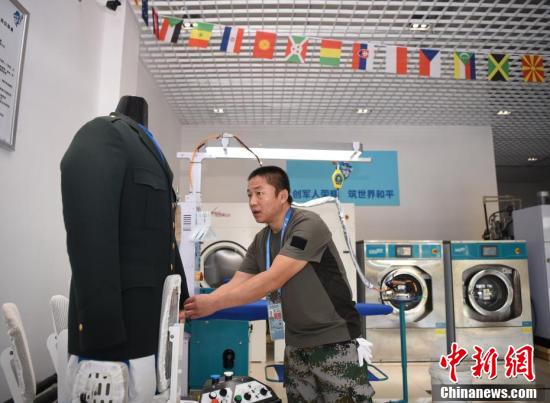 探访军运村洗涤服务保障组的军哥军嫂们