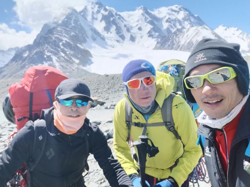 博格达峰登顶记录,李宗利登顶8千米以上的山