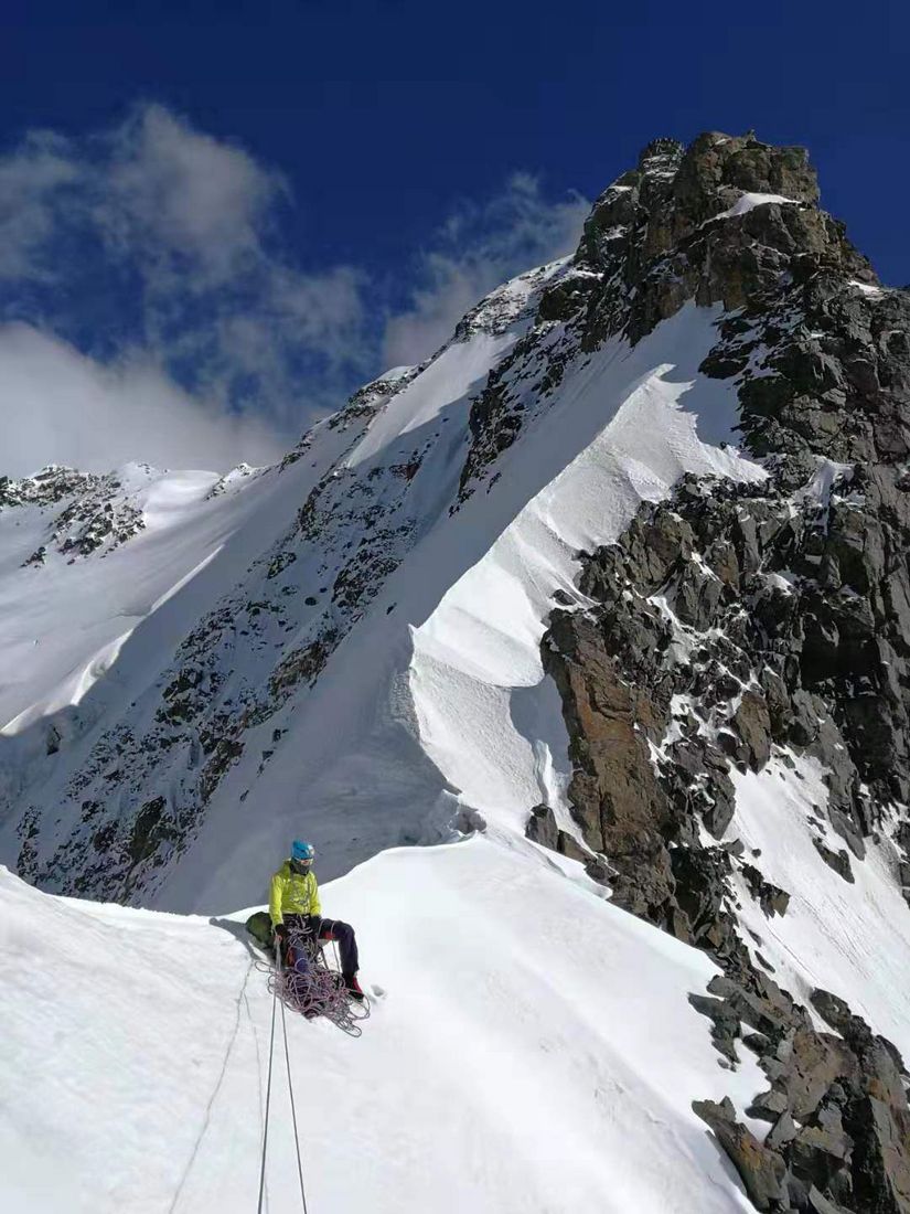 博格达峰登顶记录,李宗利登顶8千米以上的山