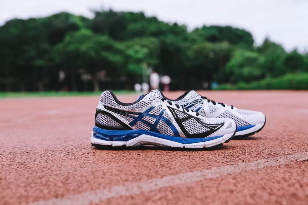 怎么选购回弹好的跑鞋,索康尼跑鞋选购攻略