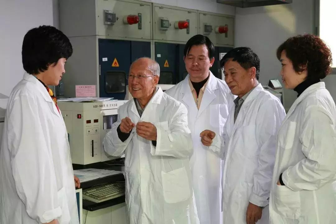 又一香港青年！考入岭大，弃文从医，成为我国兽医药理学学科奠基人