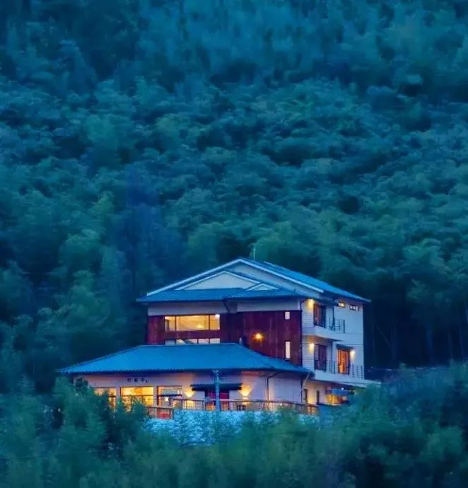 自驾游12个人住民宿,住200左右民宿3天1500左右