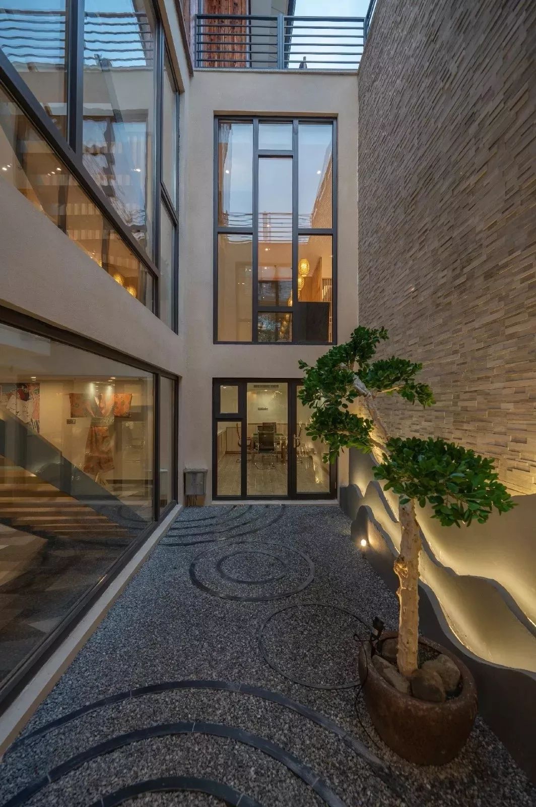 自驾游12个人住民宿,住200左右民宿3天1500左右