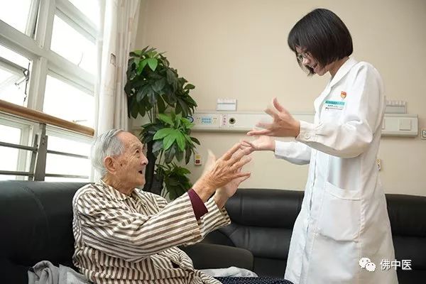 【贴心】旅居海外80载，传奇艺术家脑梗收治佛中医，大赞祖国医疗服务