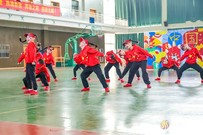 足球梦中国梦舞蹈,足球比赛啦啦操