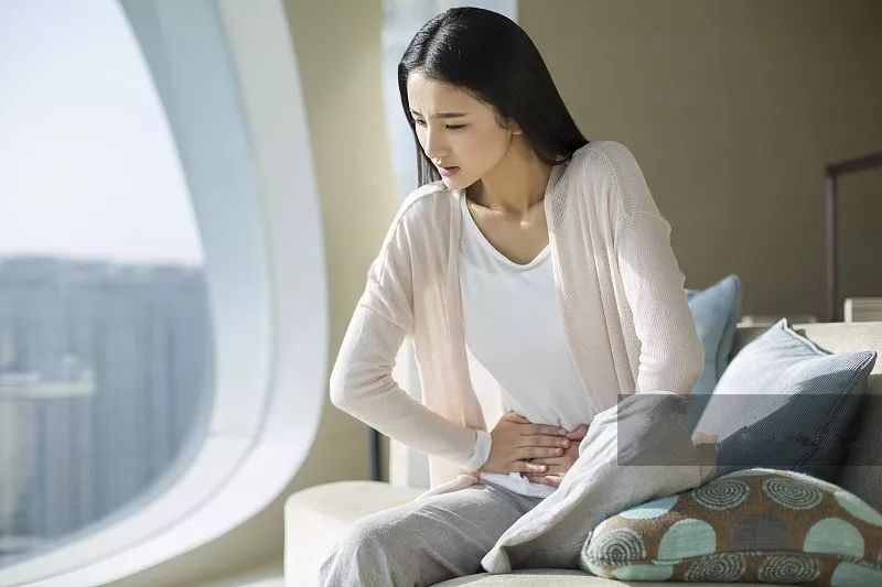 女孩肚子疼医生检查发现罕见怪病,42岁女子腹痛取出肿瘤