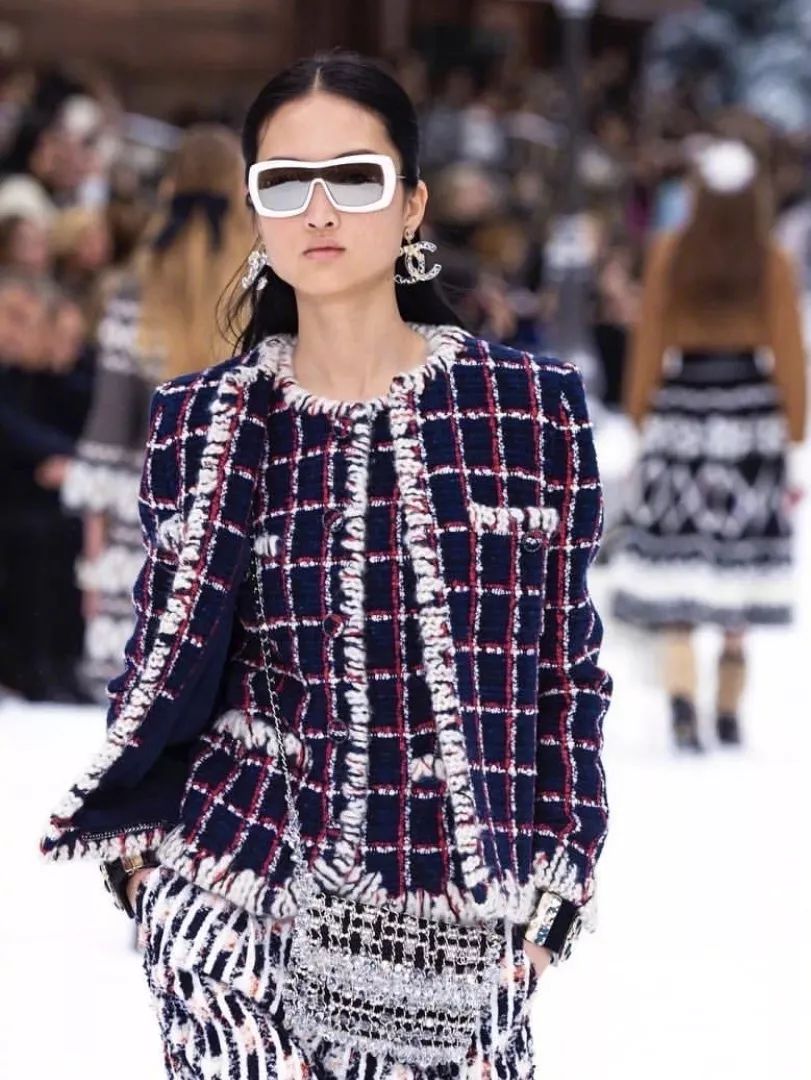 fashion风格穿搭,今年最时髦的4件小香风穿搭