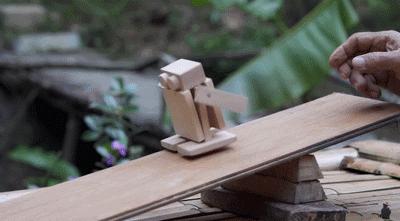 真·鲁班再世！61岁中国大爷造出2500年前鲁班凳，惊艳1000万外国网友：这还是我认识的中国功夫吗？