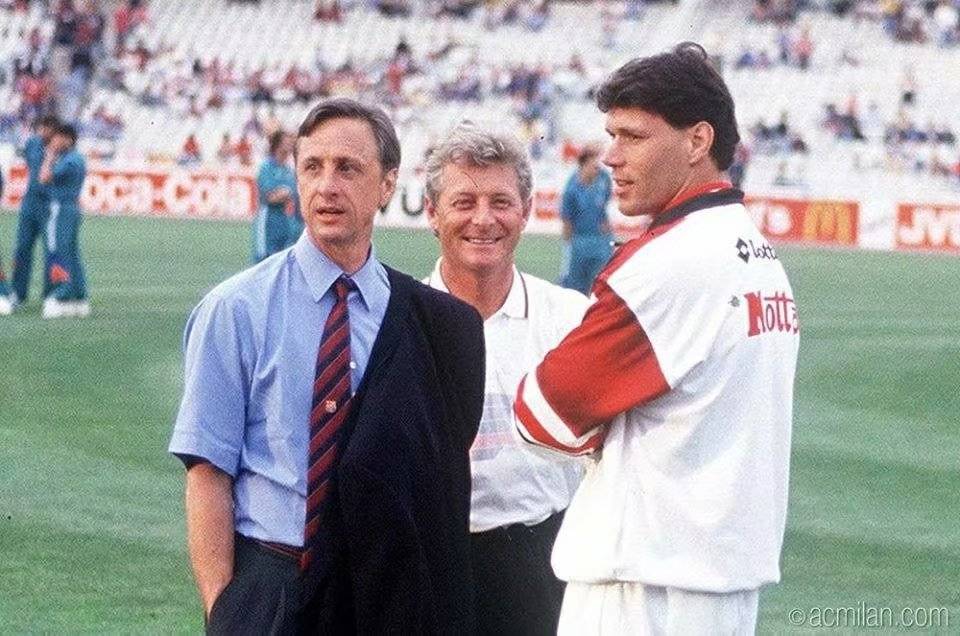 致范-巴斯滕：郁金香的魂，圣西罗的梦，翱翔绿茵的“天鹅王子”