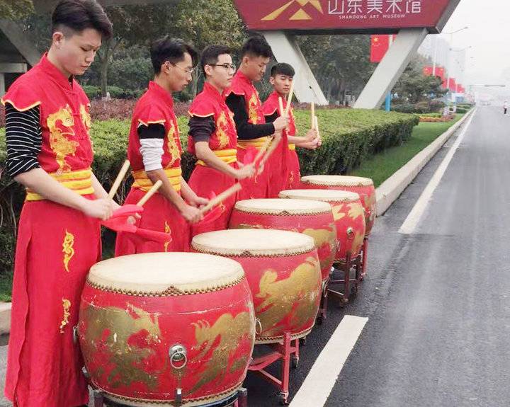 “泉新全意”，新华保险助力泉城马拉松参赛选手“华彩绽放”