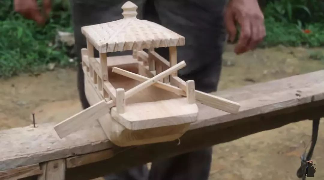真·鲁班再世！61岁中国大爷造出2500年前鲁班凳，惊艳1000万外国网友：这还是我认识的中国功夫吗？