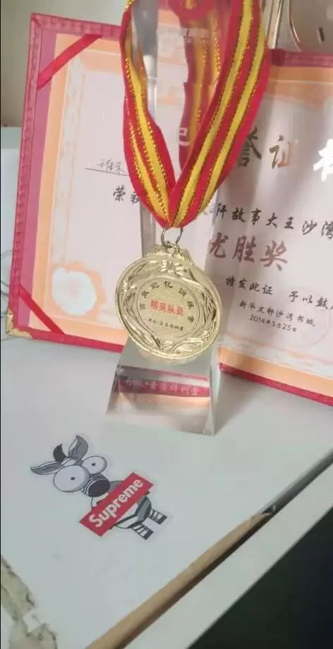 男孩痛哭妈妈去世,痛心孩子31楼坠落妈妈哭晕后续