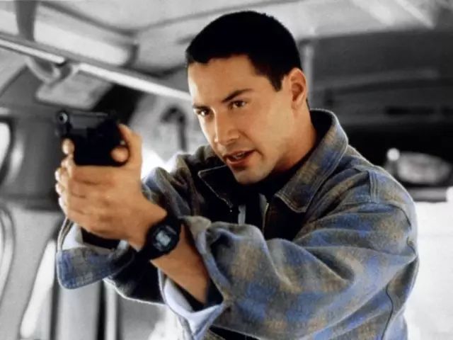 念想了十几年的“血屏”，如今要让你听个科幻故事