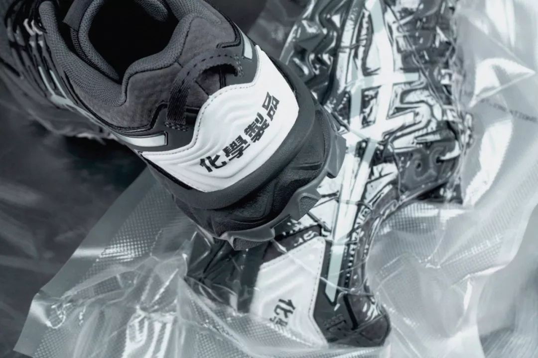 念想了十几年的“血屏”，如今要让你听个科幻故事