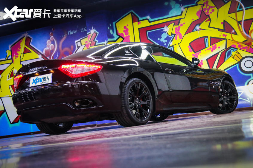 有钱人都买什么物件,现在年轻人能买哪些二手车