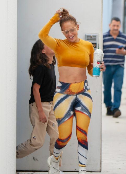 詹妮弗洛佩兹练臀部,詹妮弗·洛佩兹52岁身材