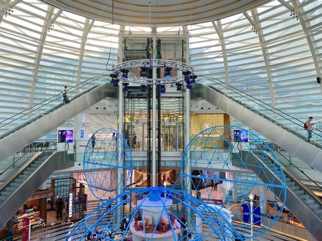 泰国曼谷市区最大的免税店，商品全、价格低，每天被中国游客挤爆