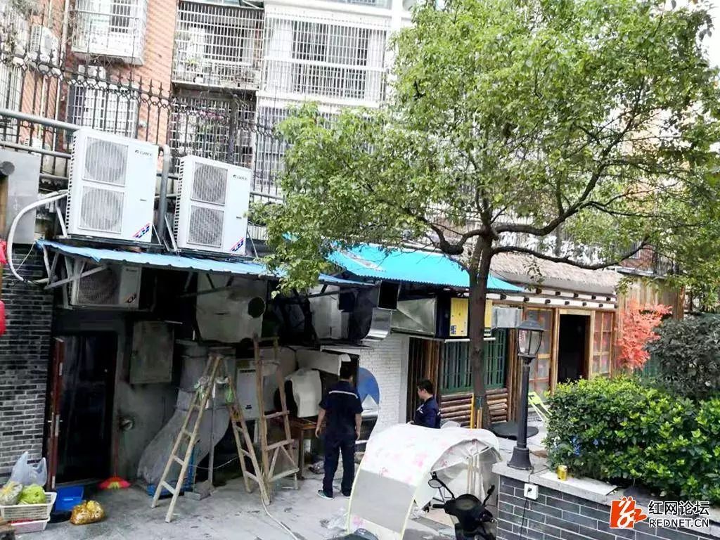 楼上炒菜油烟往楼下跑是怎么回事,楼下做饭楼上有油烟味找谁