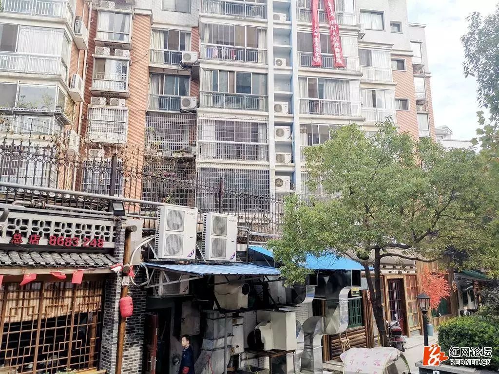 楼上炒菜油烟往楼下跑是怎么回事,楼下做饭楼上有油烟味找谁