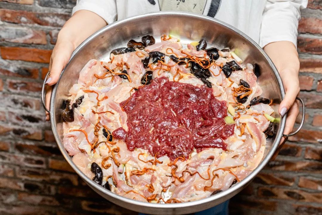 嚟度，可能系顺德桑拿种类最多嘅地方！鸵鸟都唔放过！真够呛