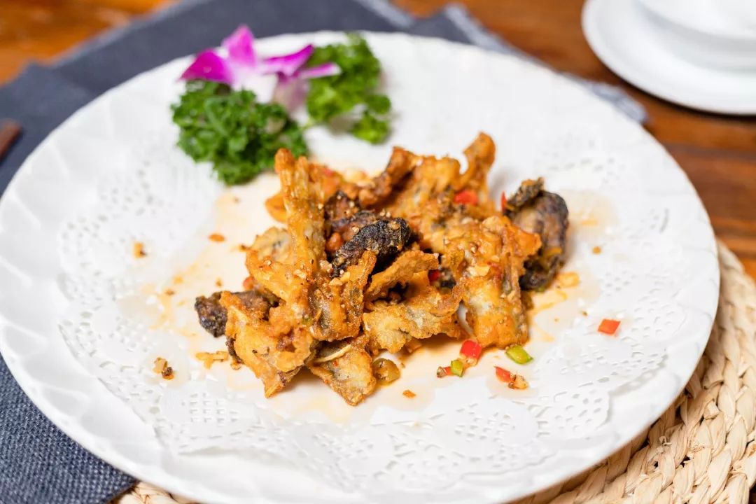 嚟度，可能系顺德桑拿种类最多嘅地方！鸵鸟都唔放过！真够呛