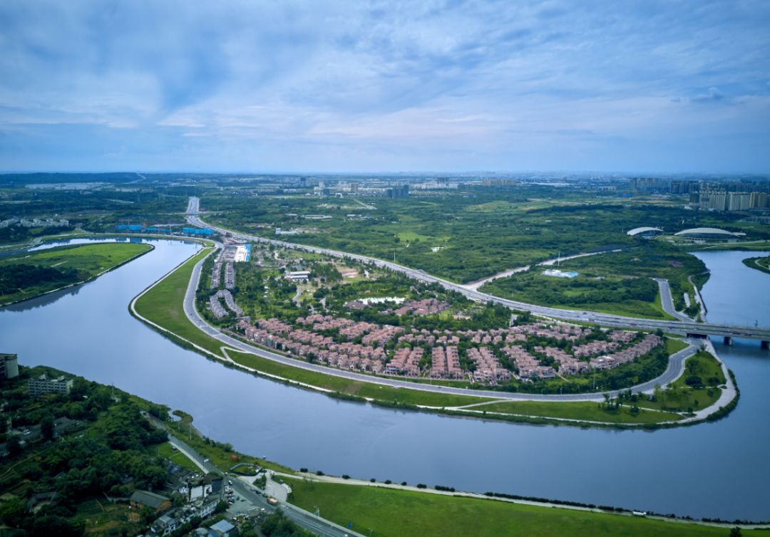 天府中央商务区楼盘,成都天府新区河畔新世界一期实景