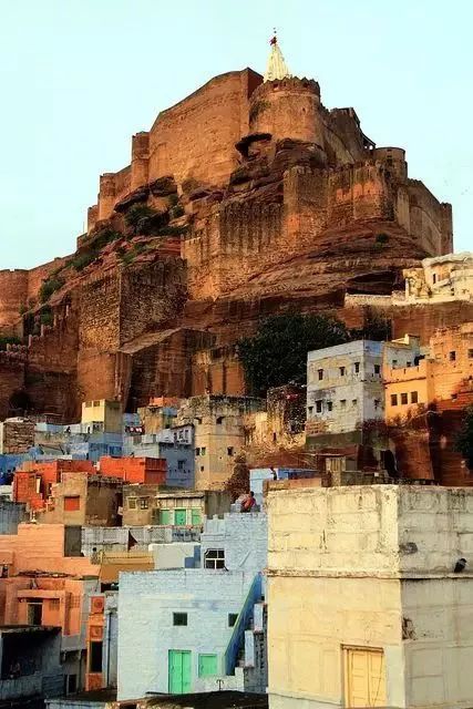 星球 · Lavigne | 蓝色之城三部曲：蓝的忧伤，城堡与亡灵