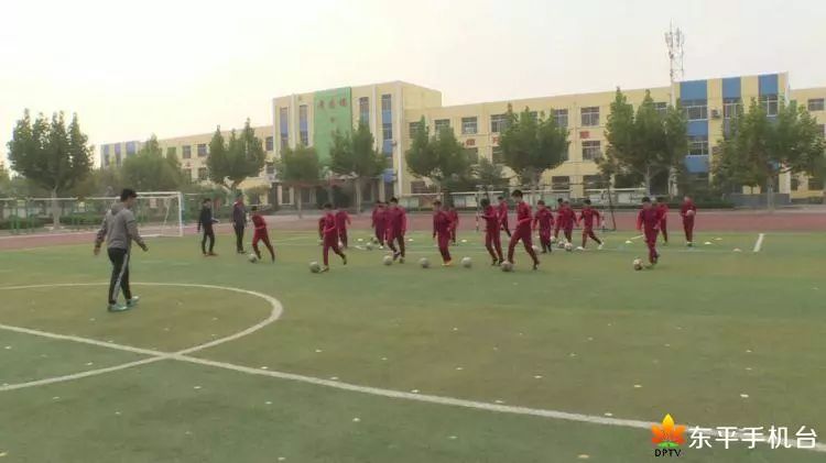 这是哪个学校：玩转足球助成长