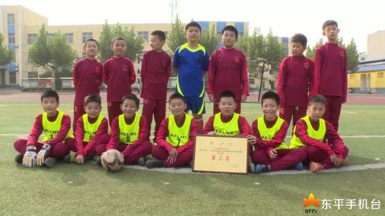 这是哪个学校：玩转足球助成长