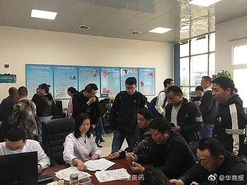 最陕西|被学生“坑”了？高校外教每天拎着自行车前轮去上课