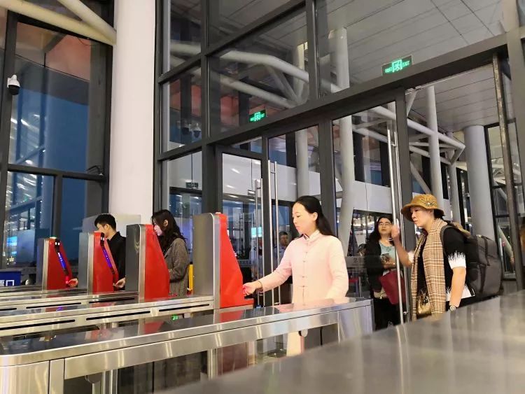 青岛西站客票最新消息 (青岛西站网上购票可以不用取票吧)