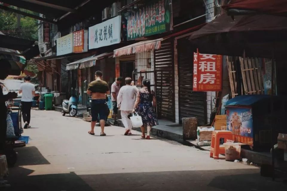 癌症患者挂尿袋和屎袋,患癌人身上带着尿袋