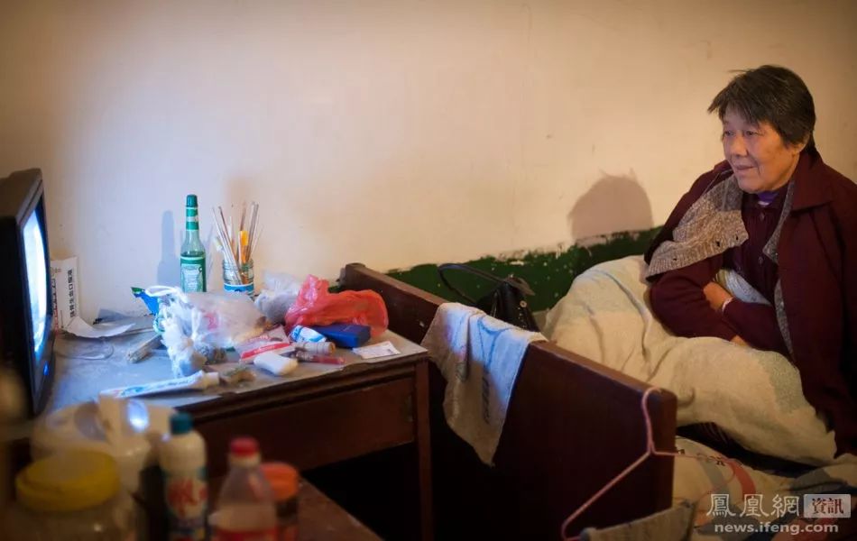 癌症患者挂尿袋和屎袋,患癌人身上带着尿袋