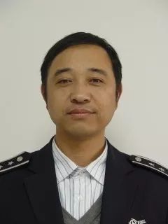 他们开车的，快把他们“揪”出来