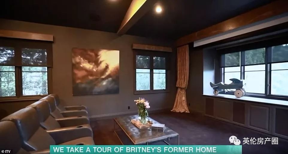 小甜甜布兰妮卖美国豪宅！赔的还不是一点半点